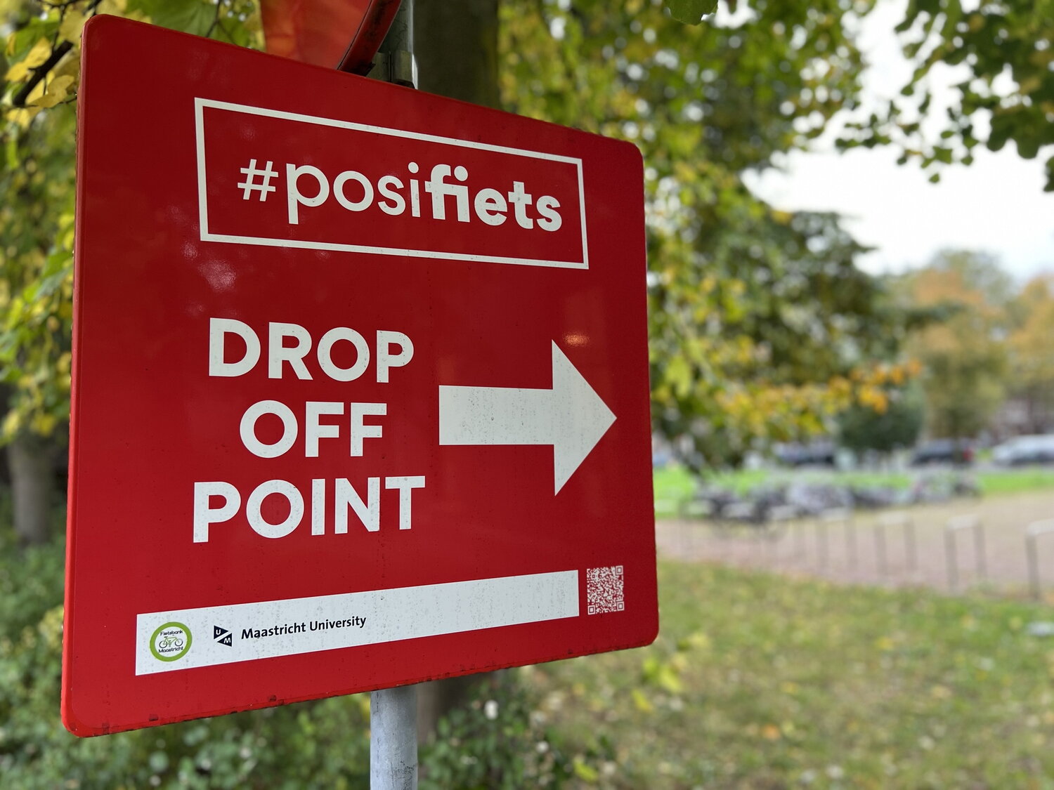 Signpost leading to the Drop Off point, to leave old bikes behind