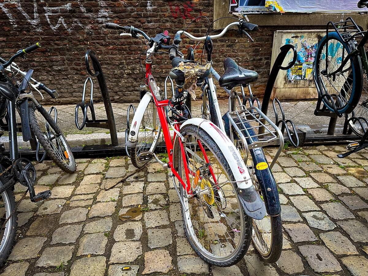 Fietswrakken in rekken