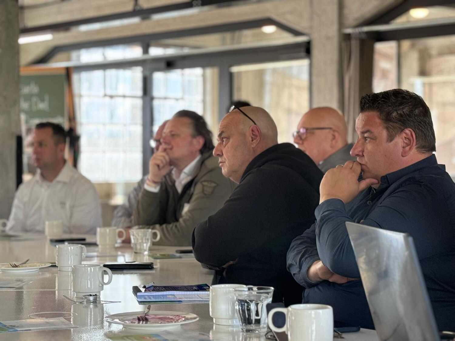 luisteren bij stadslog tafel