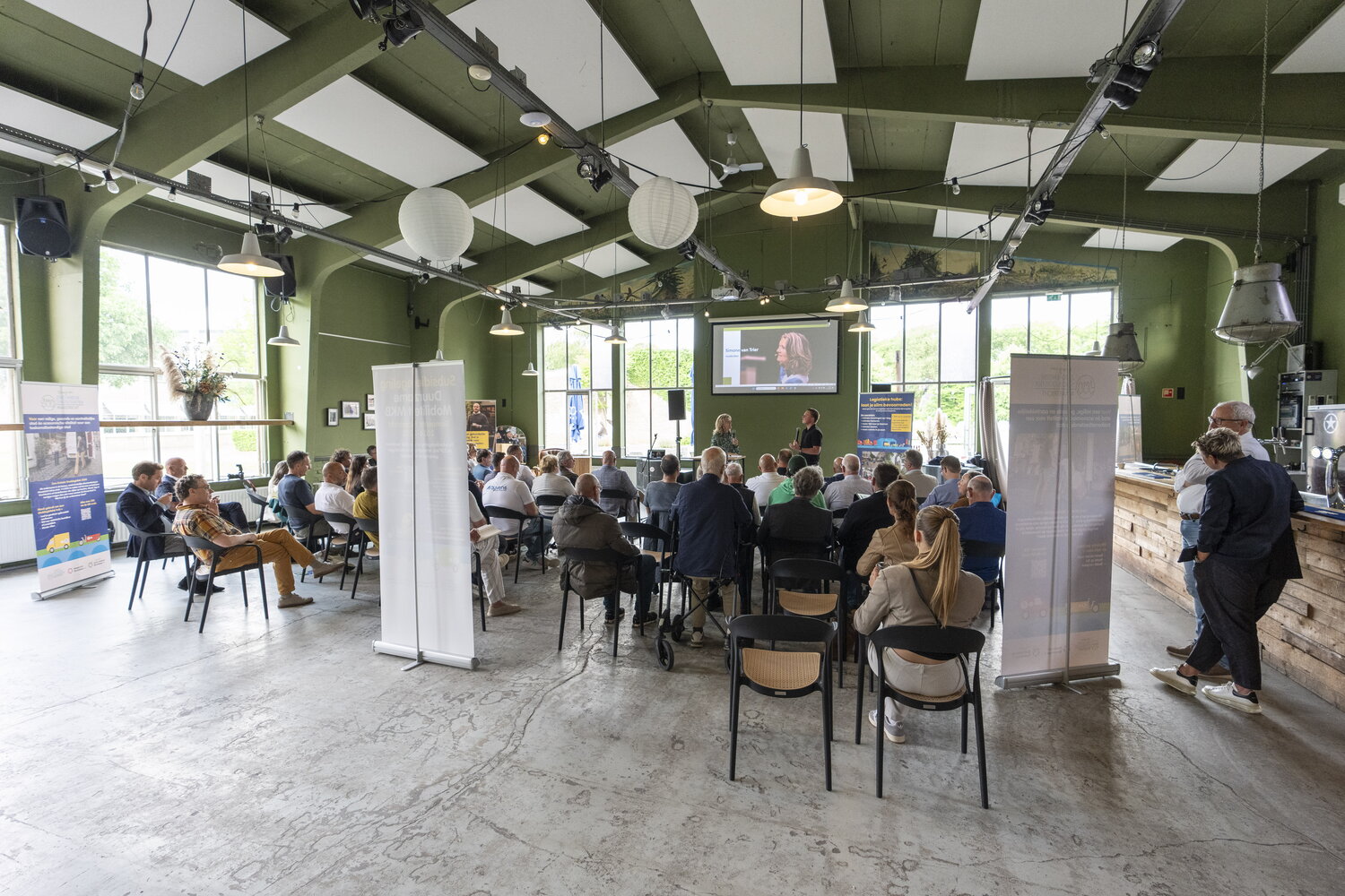 Bijeenkomst logistieke hub zaal in beeld