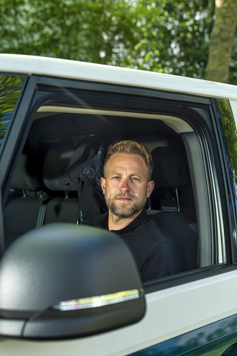 man in elektrische bus