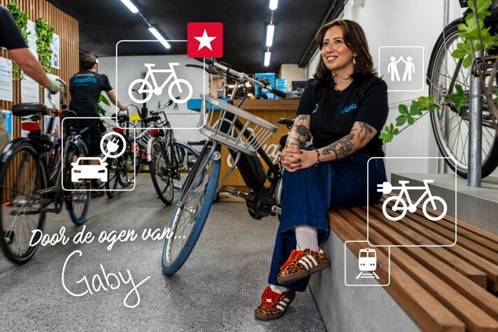 gaby bij swap, dame bij fietsen, in winkel
